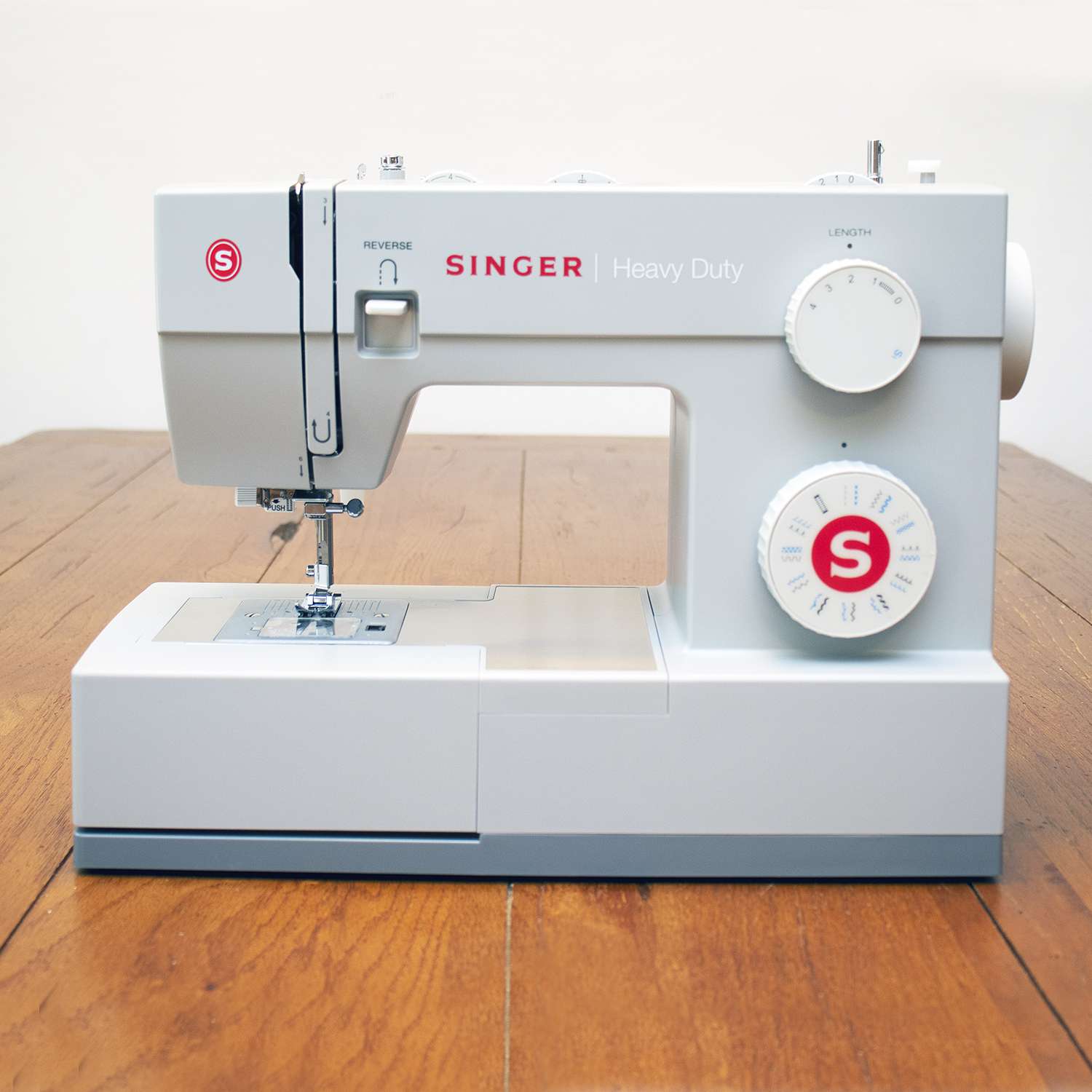 SINGER, 4423 Heavy Duty Sewing Machine With Brazil