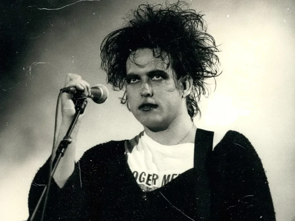 Robert Smith goth fashion